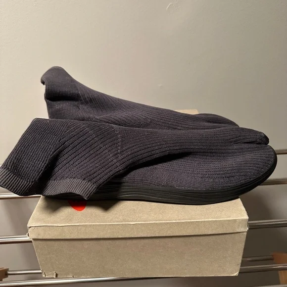 ILYSM Tabi Shoes - Picture 2 of 7